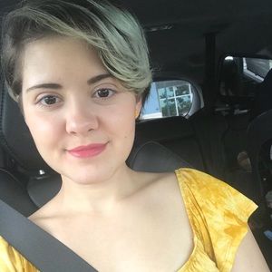 Meet your Posher, Carolina